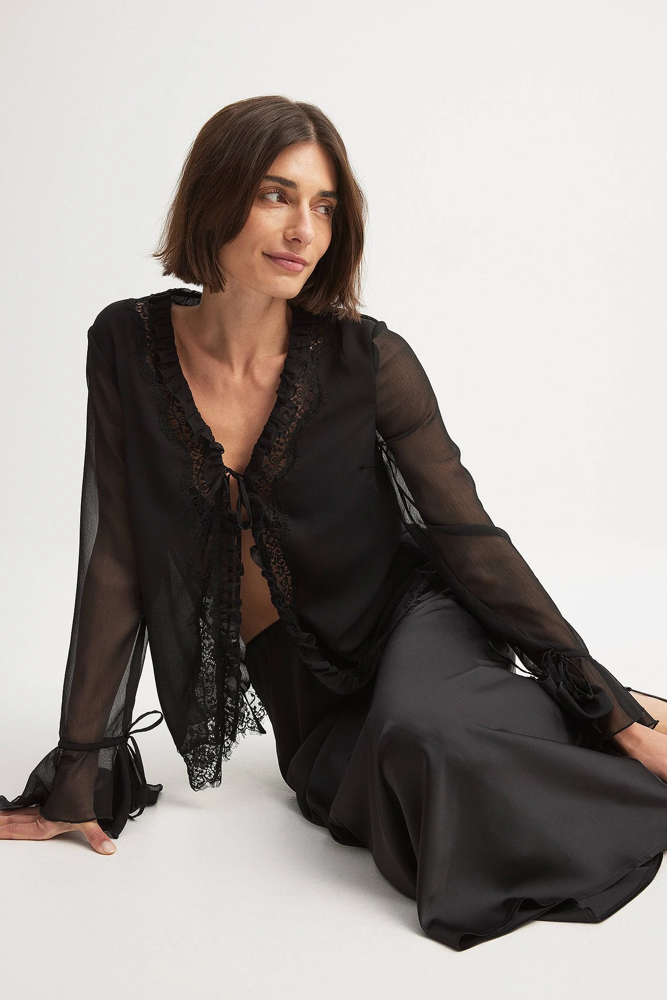 Chiffonbluse mit Spitzenverzierung