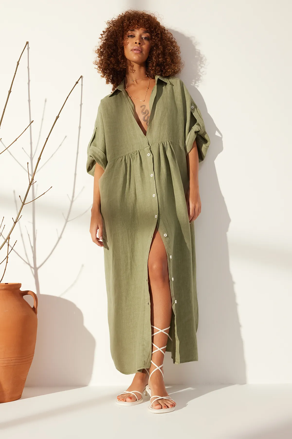 Trendyol Collection  Grünes Maxikleid in Übergröße aus 100 % Leinen TWOSS24EL00665
