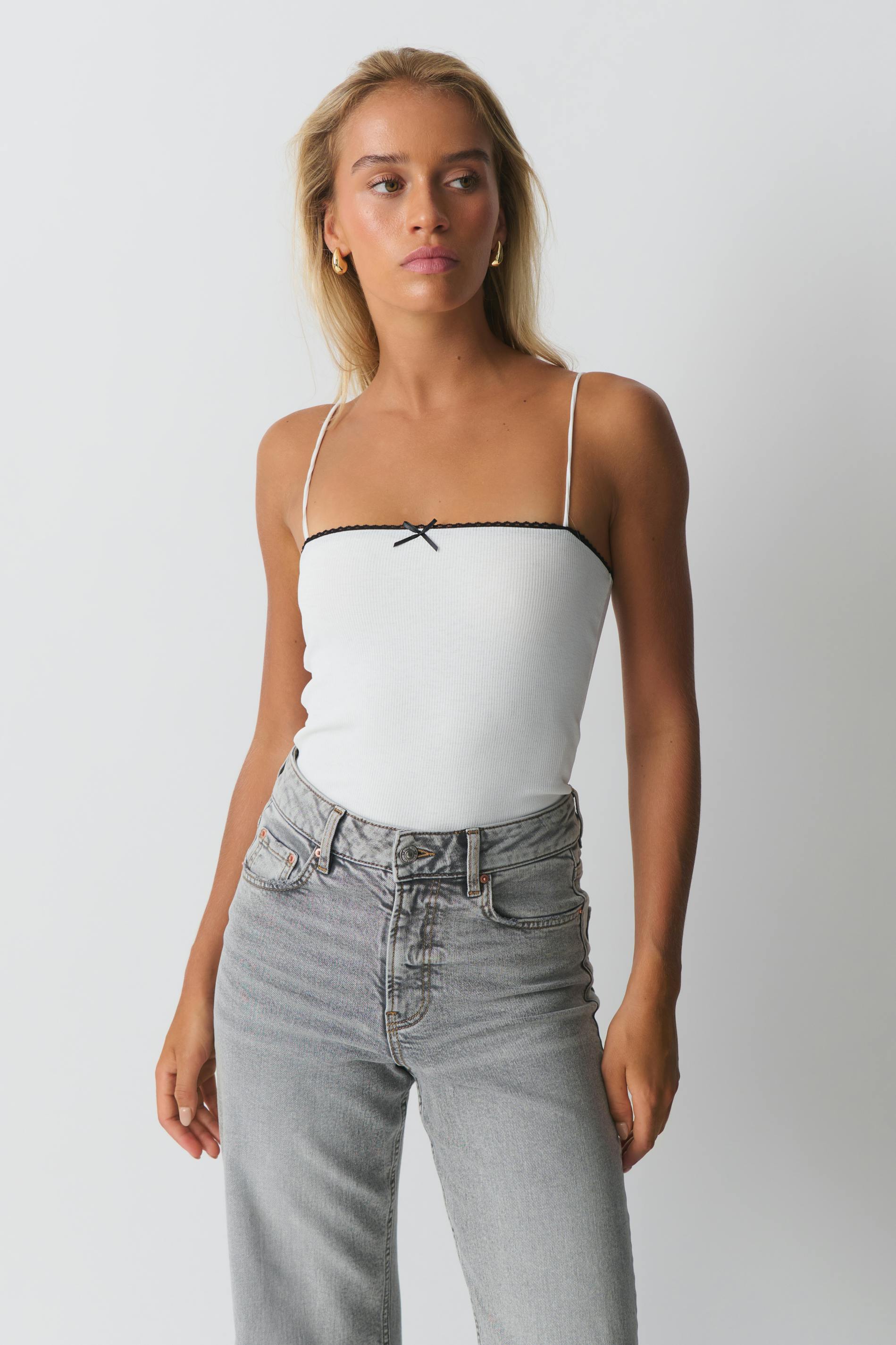 Bow strap singlet