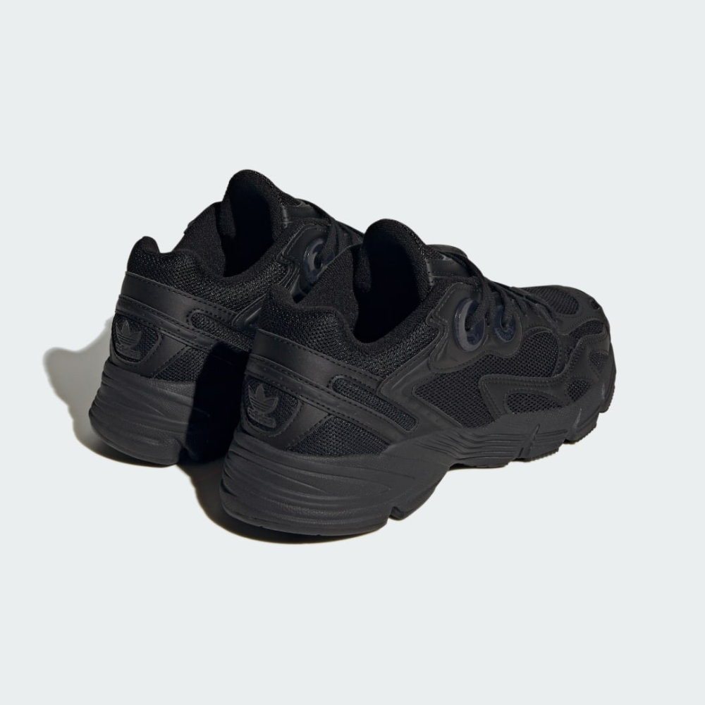 adidas Astir IE9888 / schwarz