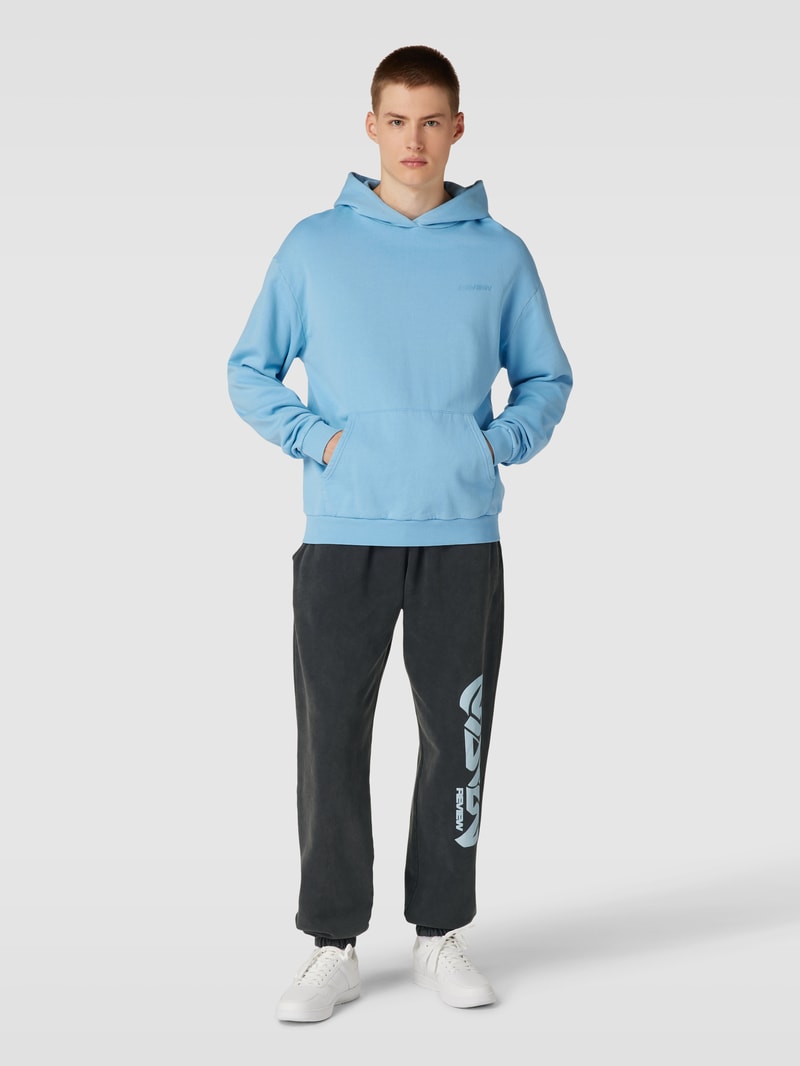 Sweatpants mit Label-Print Modell 'GOTHIC' - REVIEW x MATW in dunkelgrau
