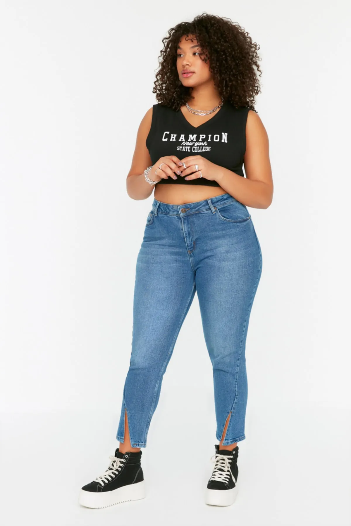 Trendyol Curve  Blaue, dehnbare Skinny-Jeans mit hoher Taille und detailliertem Beinausschnitt TBSSS22JE0186