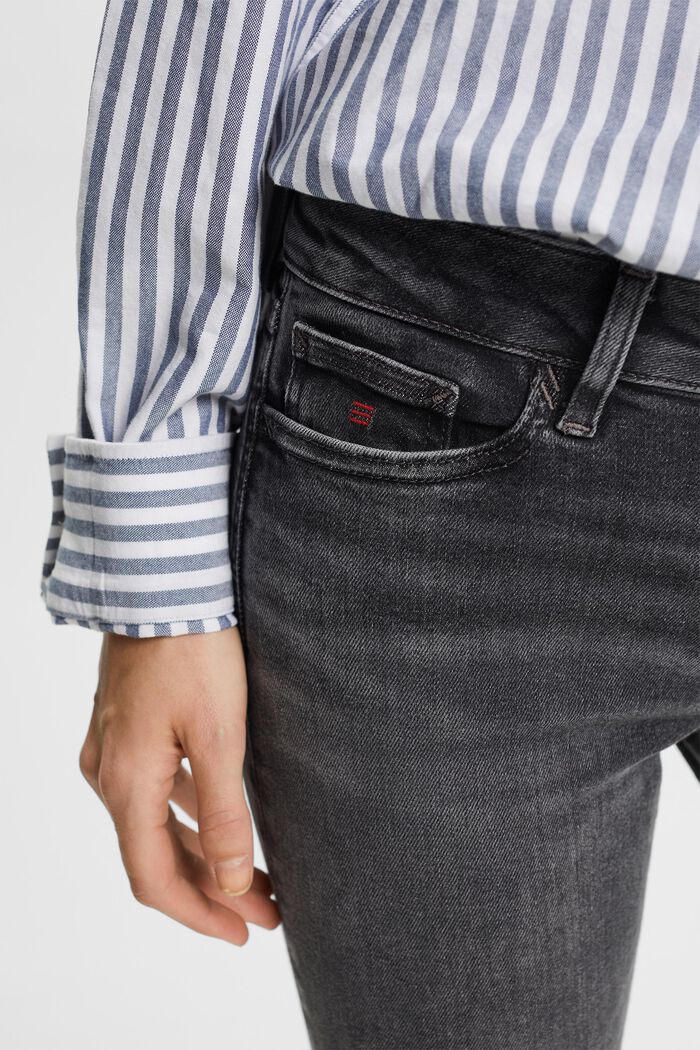 Jeans mit mittlerer Bundhöhe und schmaler Passform