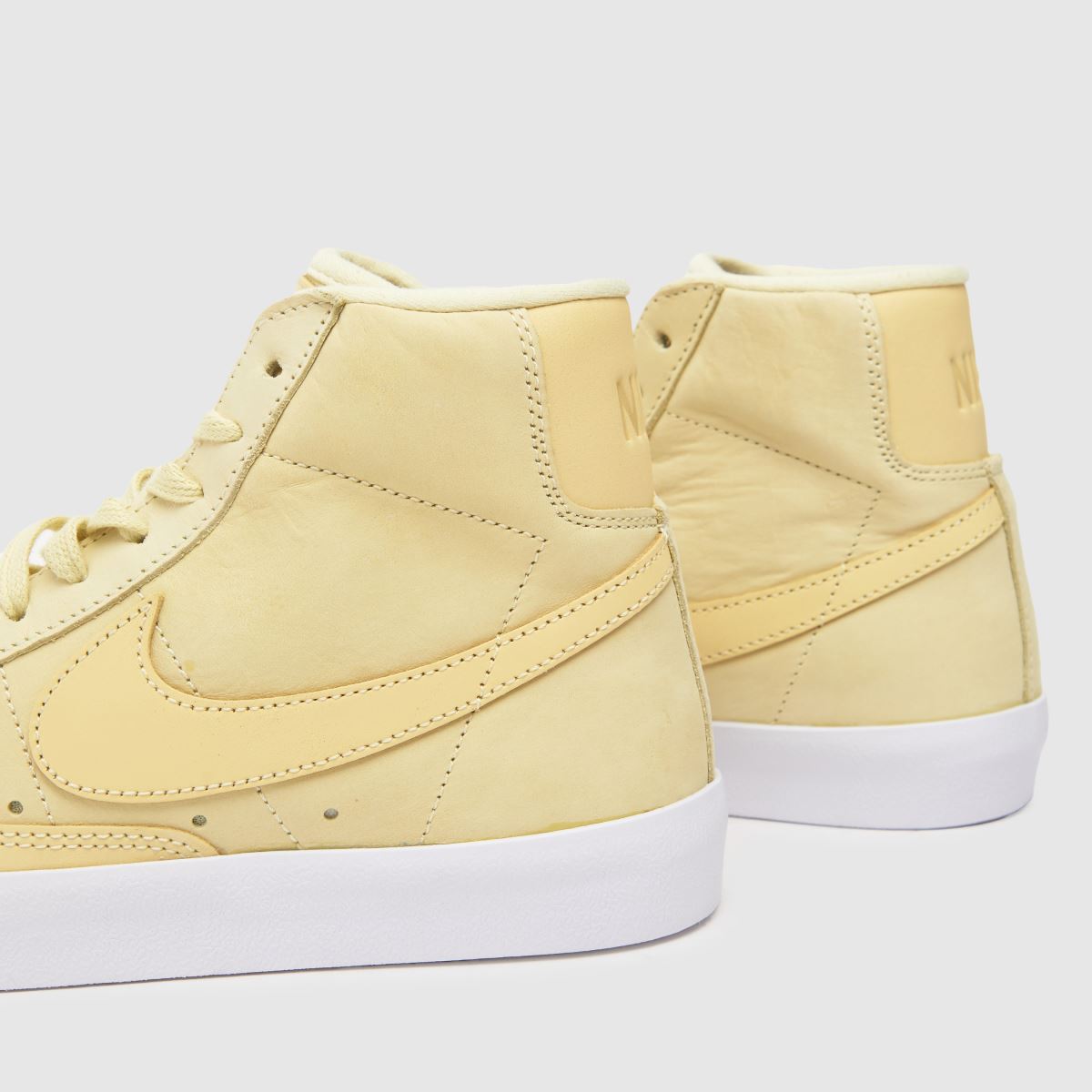 Superge Nike Blazer Mid 77 LX v bež barvi