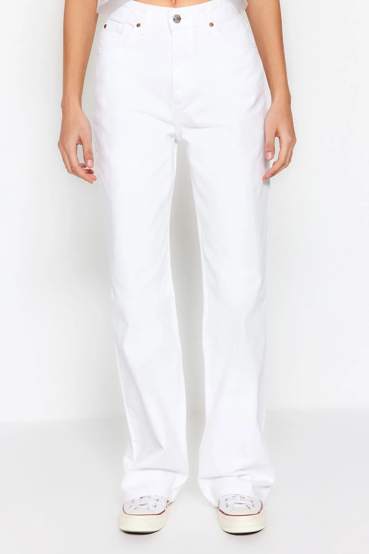 Trendyol Collection  Weiße Jeans mit hoher Taille und weitem Bein TWOSS23JE00233