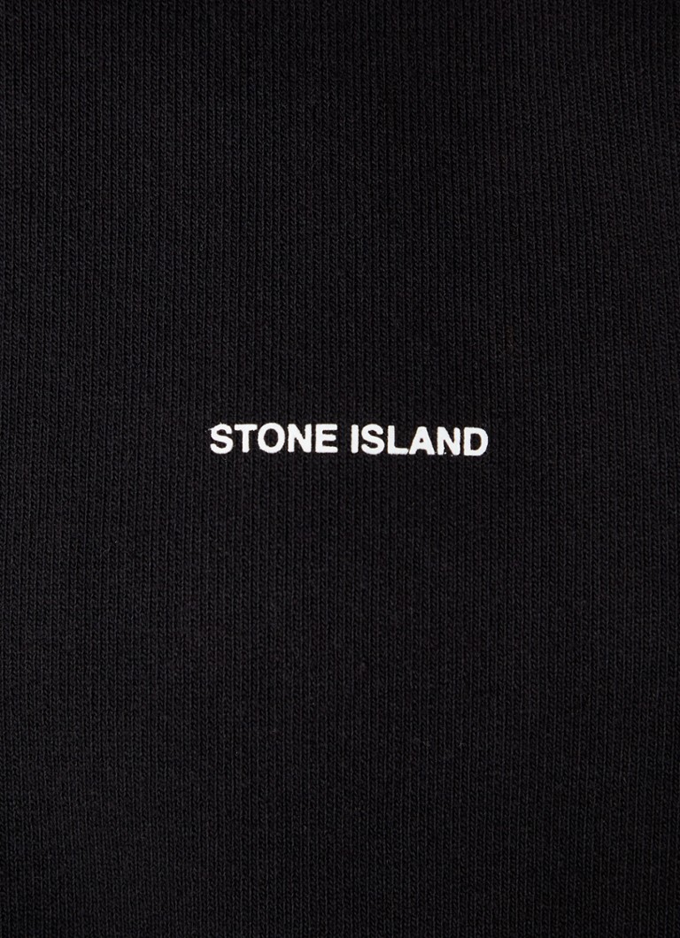 Πουλόβερ λεπτής πλέξης Stone Island 61055 με φερμουάρ στο μισό μέρος και λογότυπο