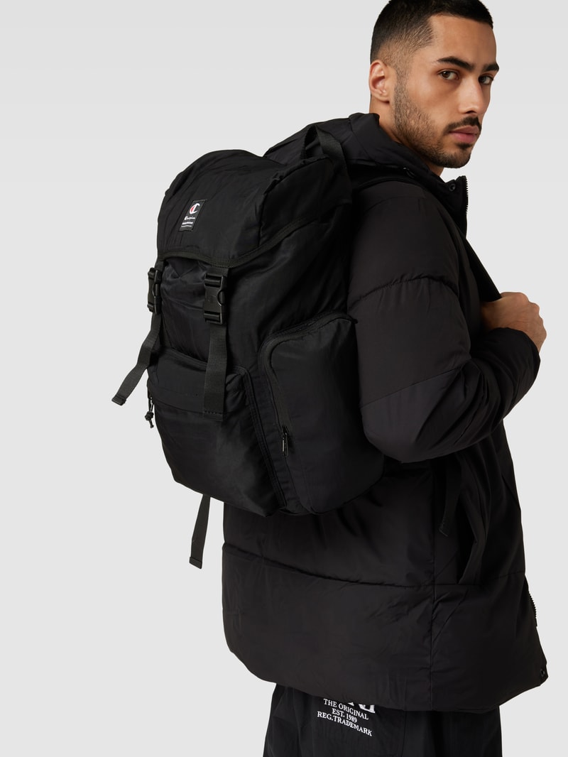 Rucksack mit Label-Patch in schwarz