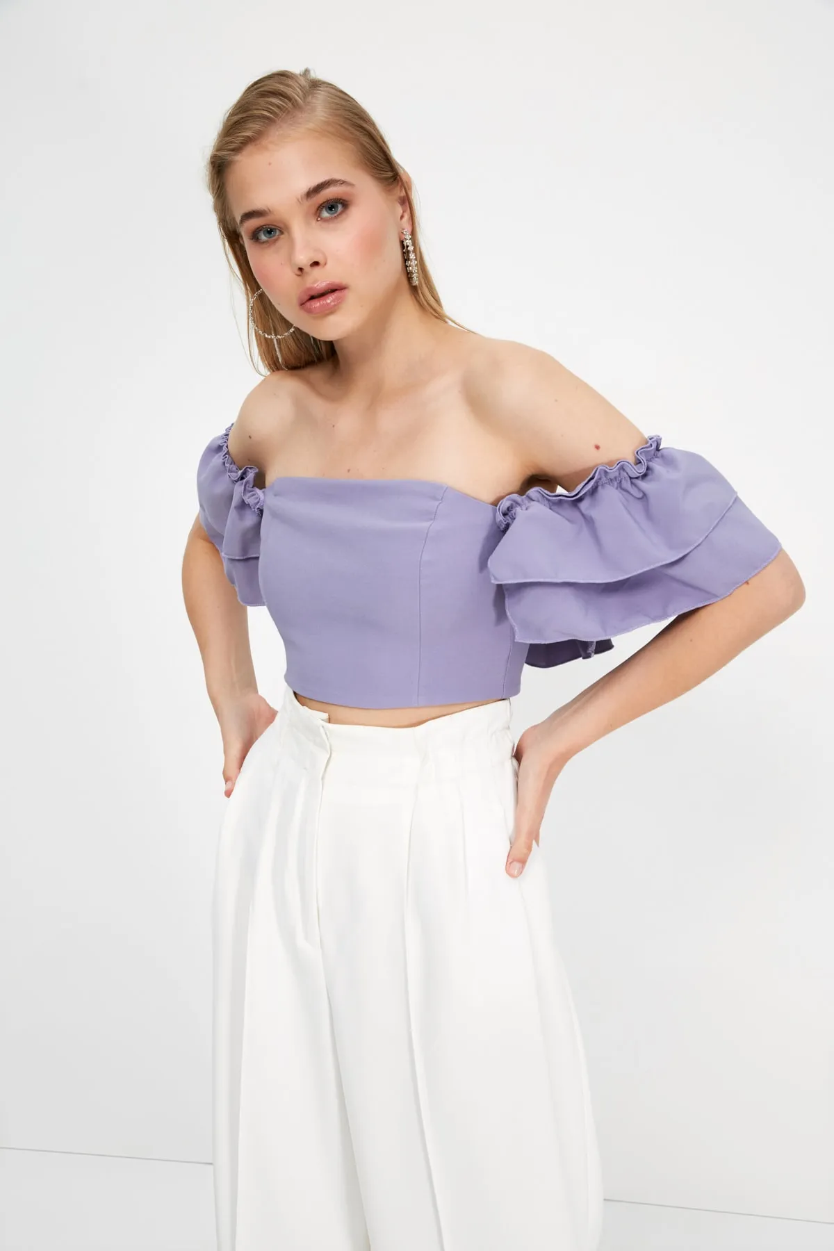 Trendyol Collection  Fliederfarbene Bluse mit Rüschendetail TPRSS20BZ0603