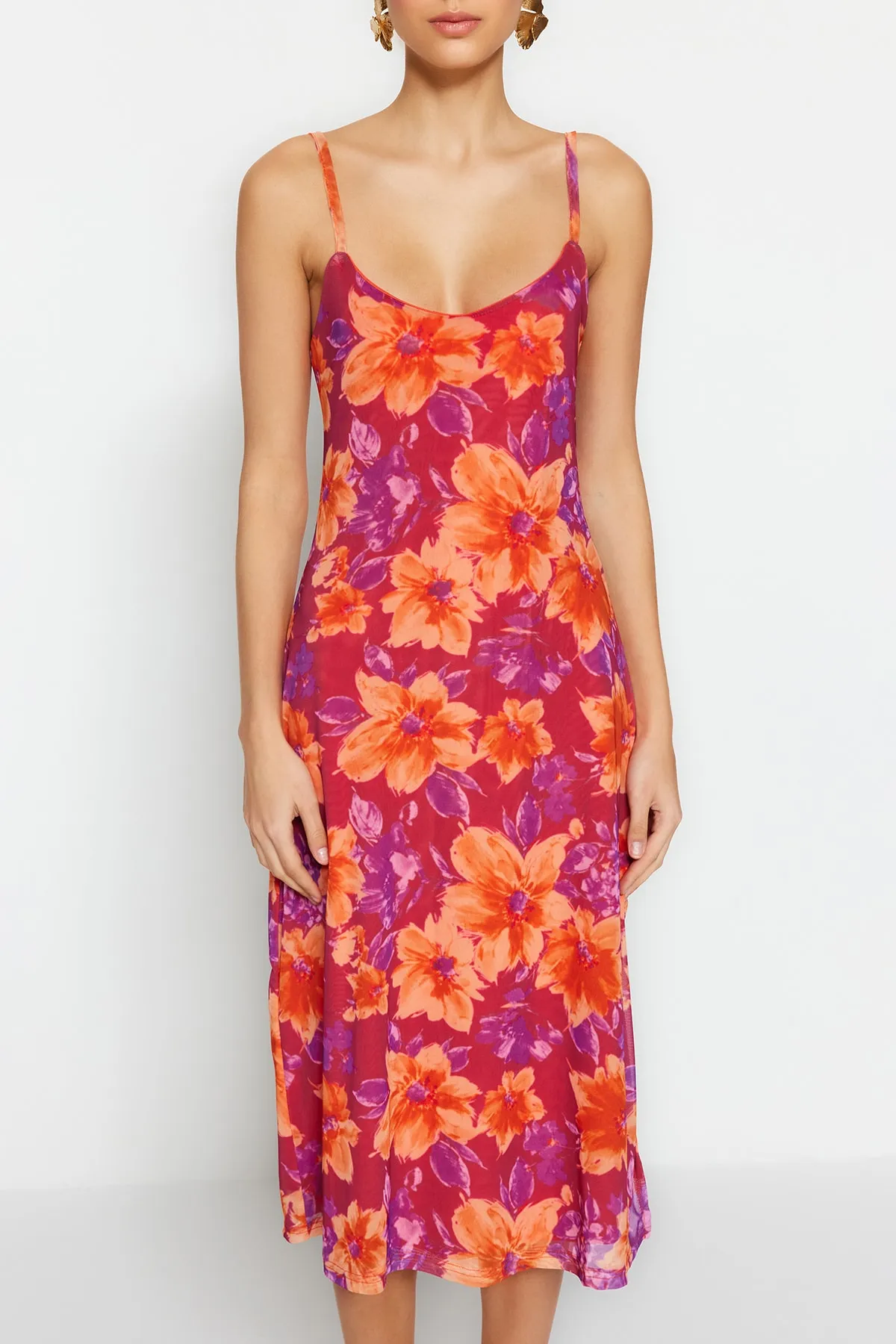 Trendyol Collection  Rosafarbenes Midikleid mit Blumenmuster, Schlitz, detailliertem Futter und Tüllträgern TWOSS23EL01453
