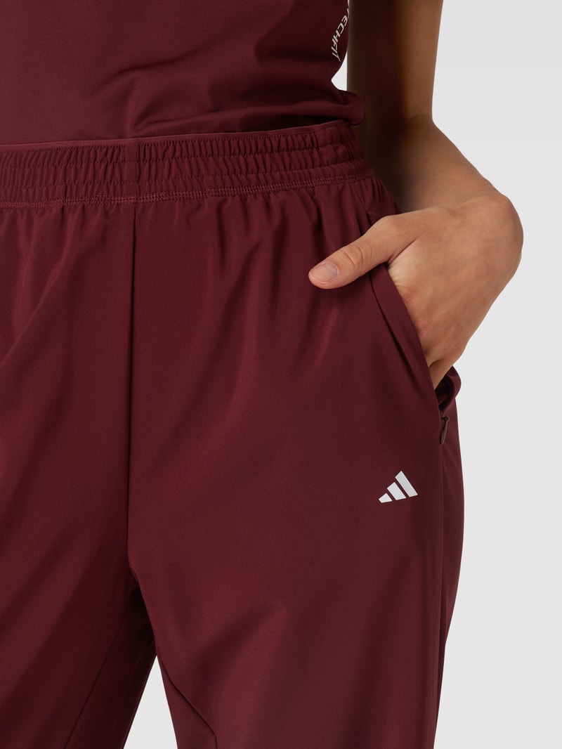 Trainingshose mit seitlichen Eingrifftaschen in mauve