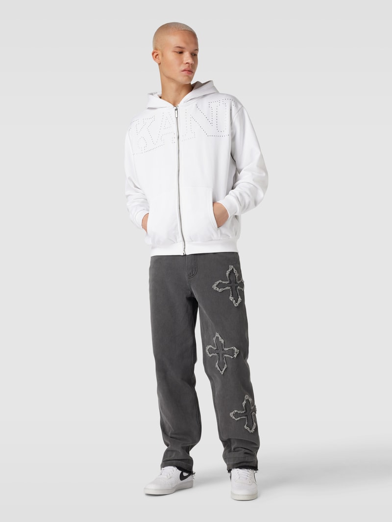 Swetjacke mit Label-Ziersteinbesatz Modell 'Studded Retro' in weiss