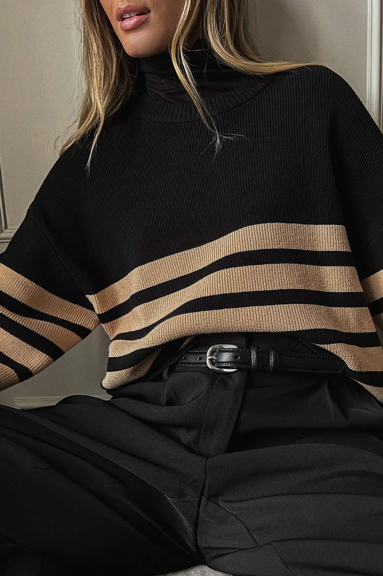 Gestreifter Pullover mit Rundhalsausschnitt