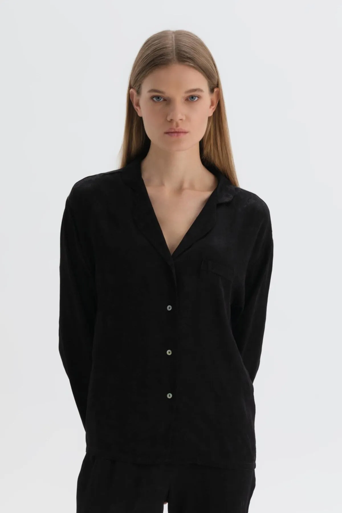 Dagi  Schwarzes Pyjama-Oberteil aus Viskose mit Hemdkragen