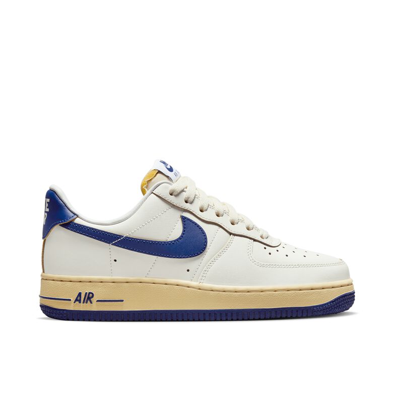 NIKE Wmns Air Force 1 Low 