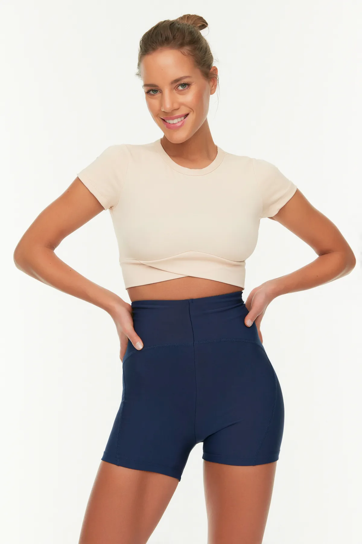 Trendyol Collection  Marineblaue Restorer-Strick-Sportshorts/kurze Leggings TWOSS21SR0545