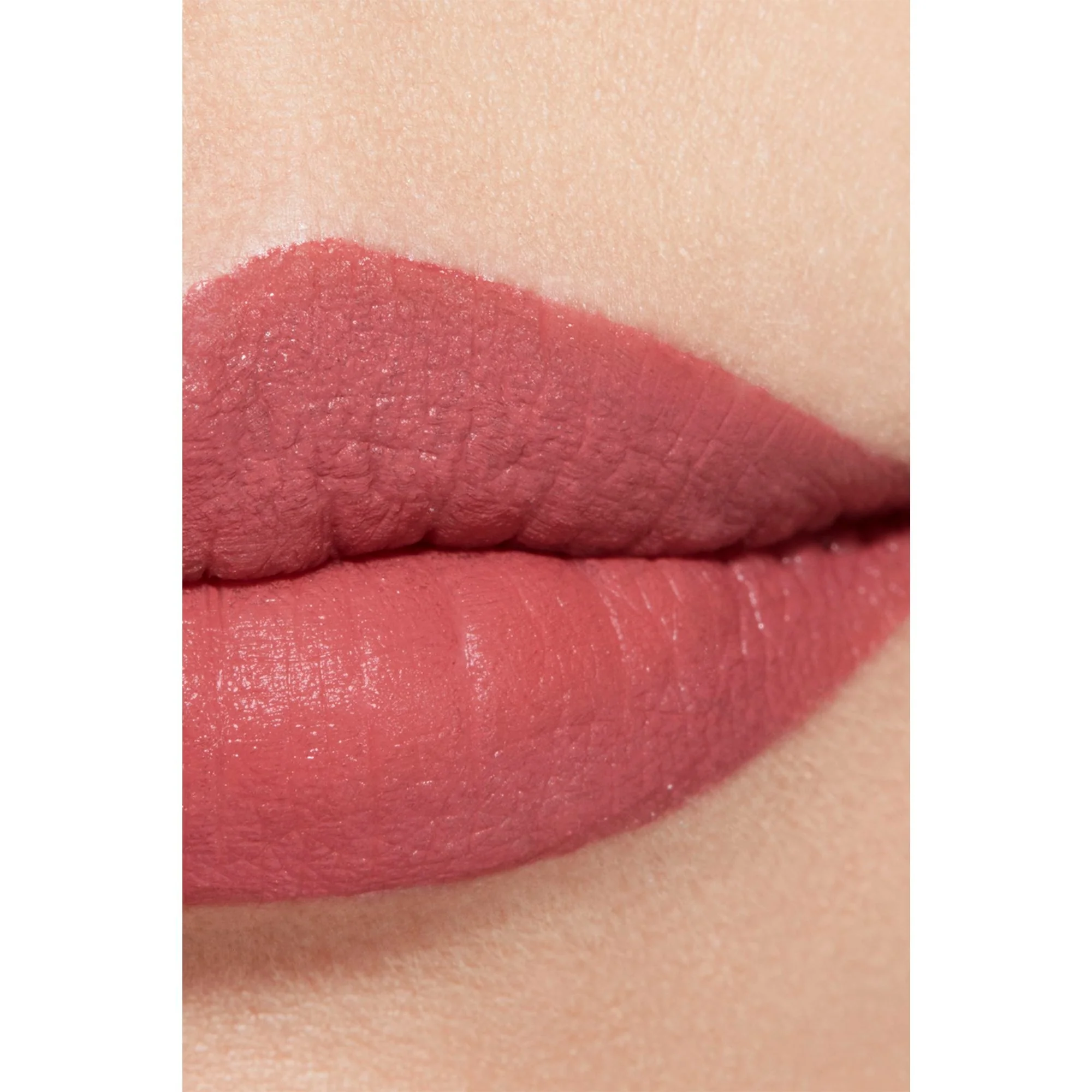ROUGE ALLURE VELVET - EL LABIAL LUMINOSO Y TERCIOPELOSO