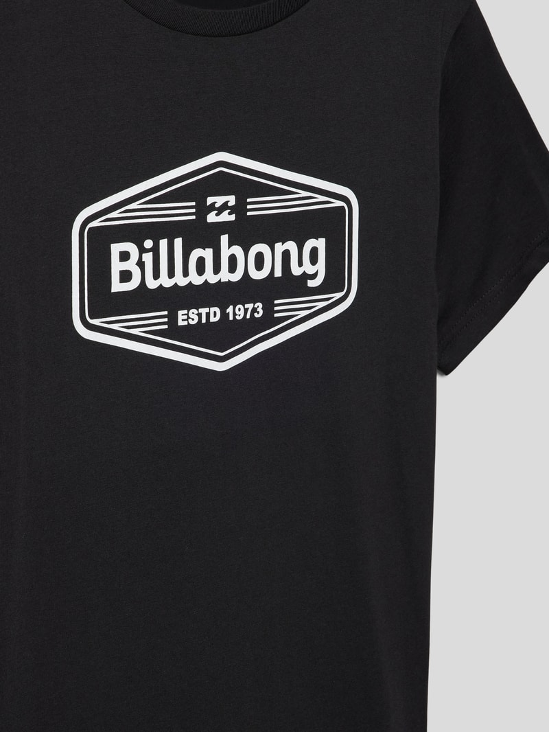 T-Shirt mit Label-Print in schwarz