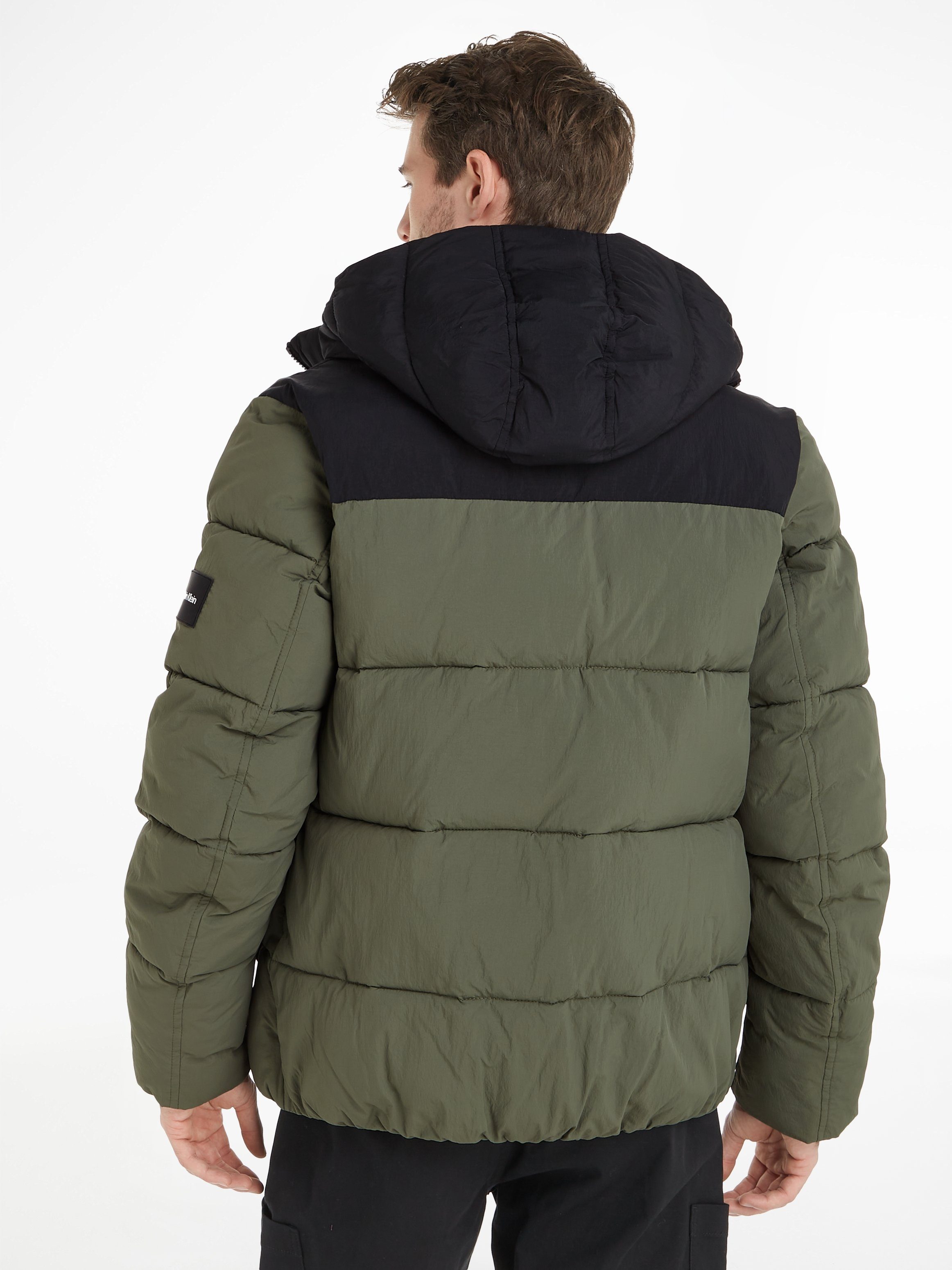 Calvin Klein Steppjacke CRINKLE NYLON COLOR BLOCK PUFFER mit Markenlabel