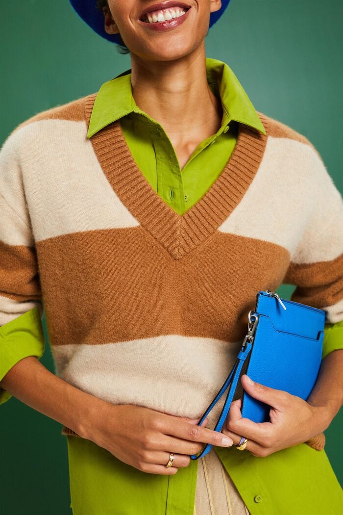 Kaschmirpullover mit Rugbystreifen und V-Ausschnitt
