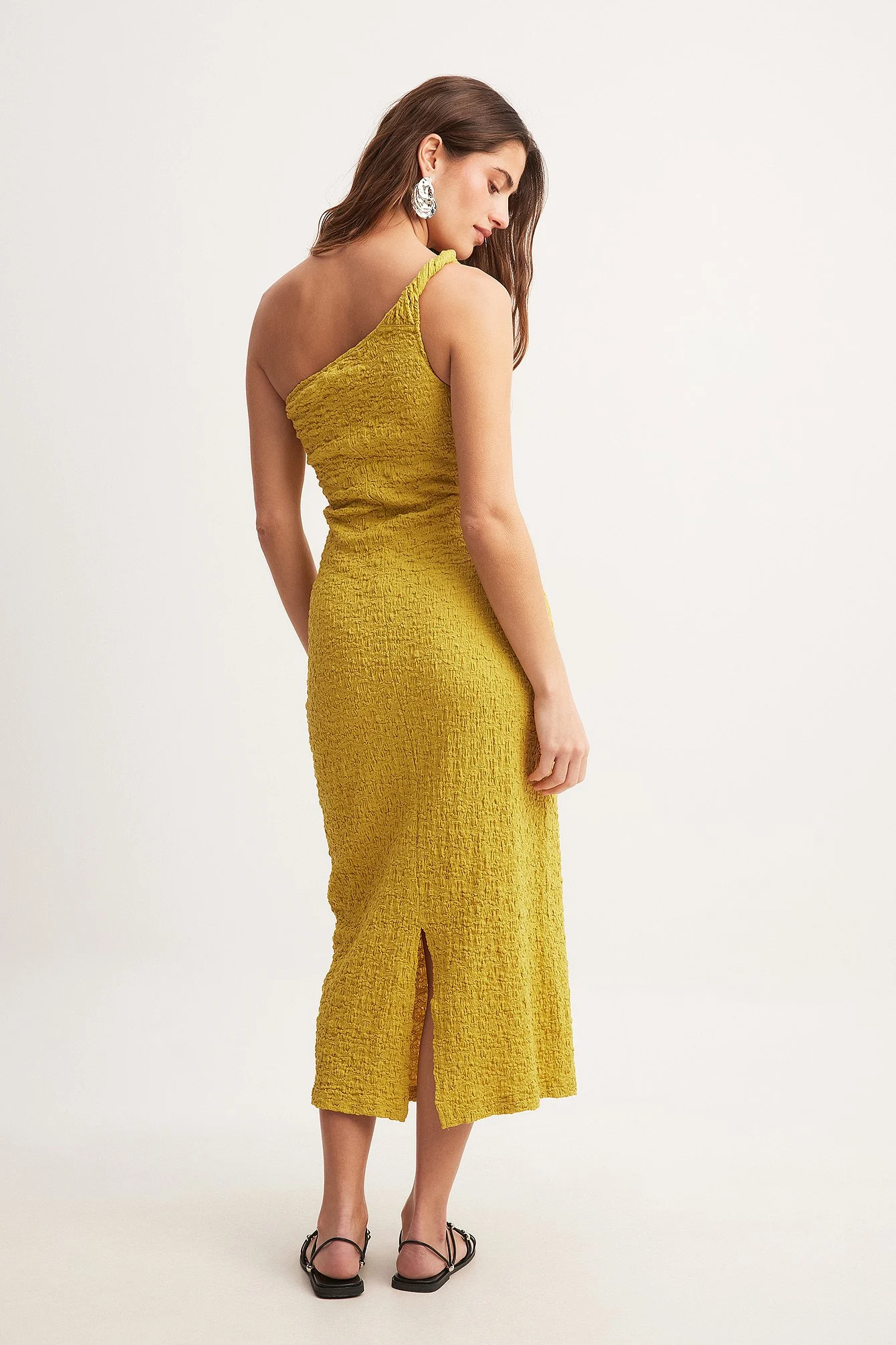 Gedrehtes, strukturiertes Midikleid