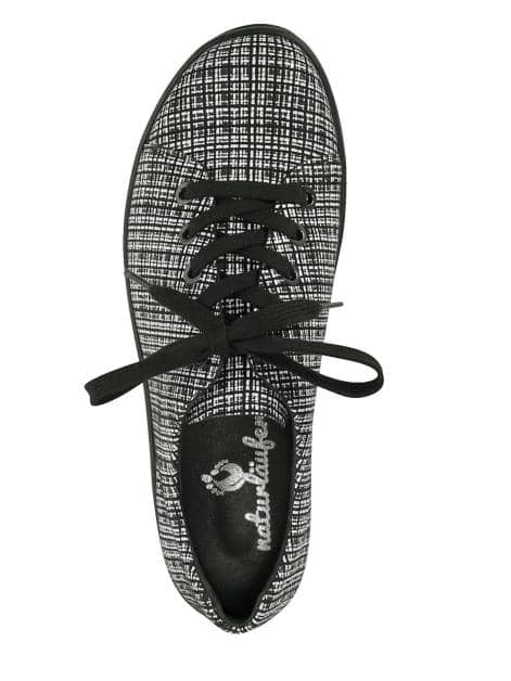 Schnürschuh mit Luftpolsterlaufsohle ausgestattet