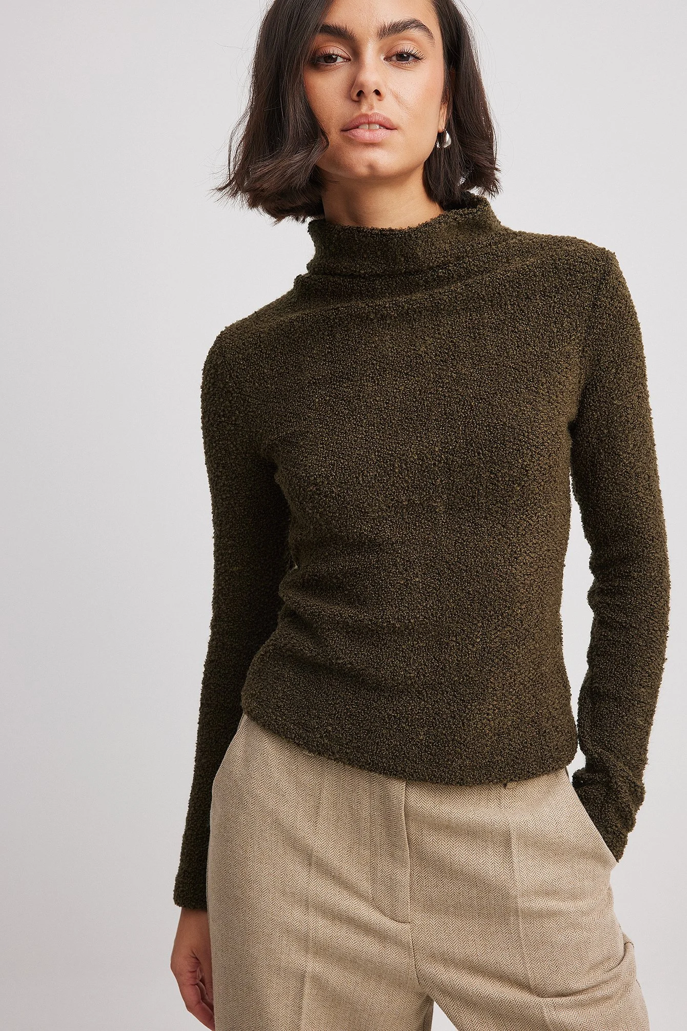 Strukturierter Pullover mit Trichterhalsausschnitt