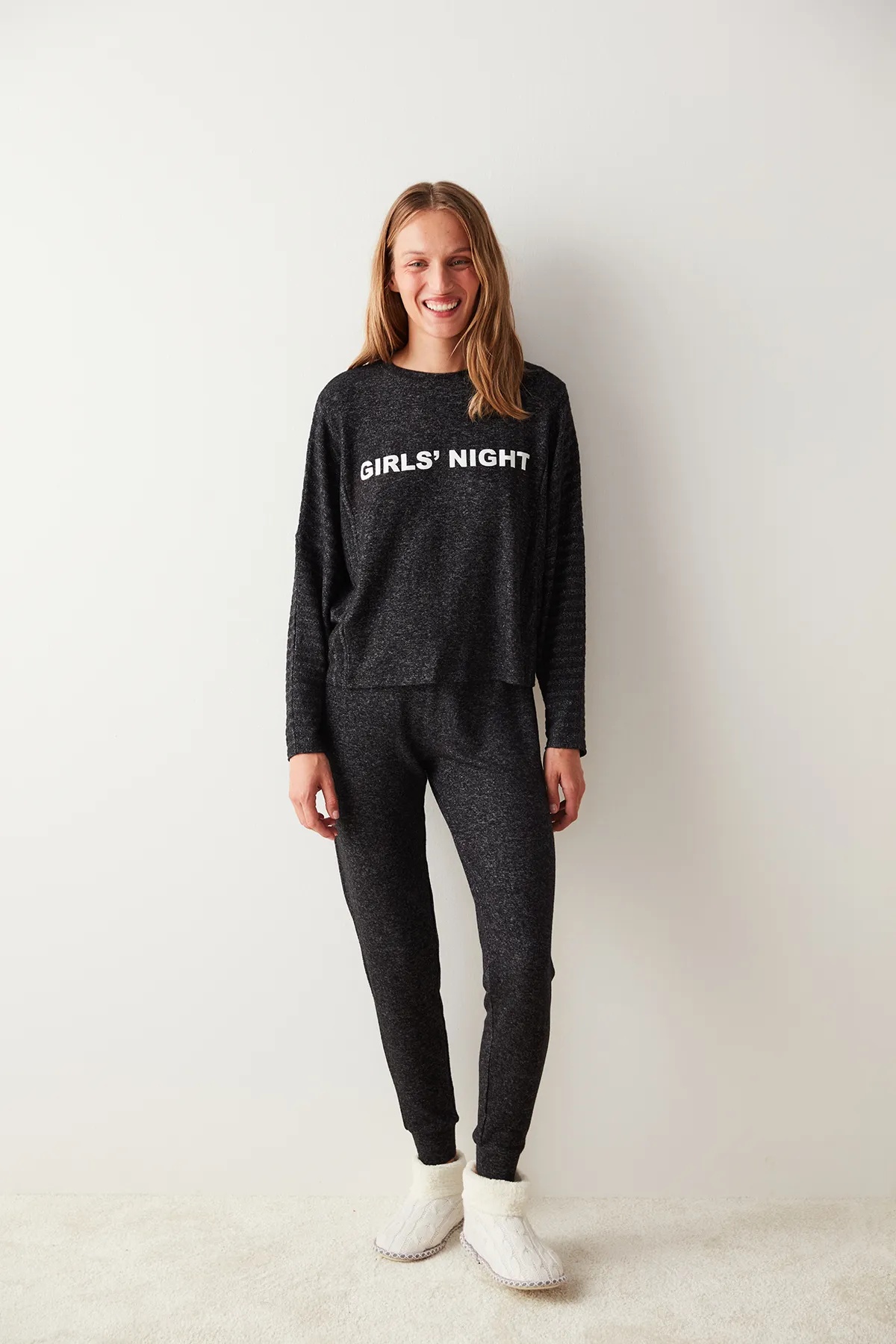 Penti  Schwarzes Thermo-Pyjama-Set für Mädchen