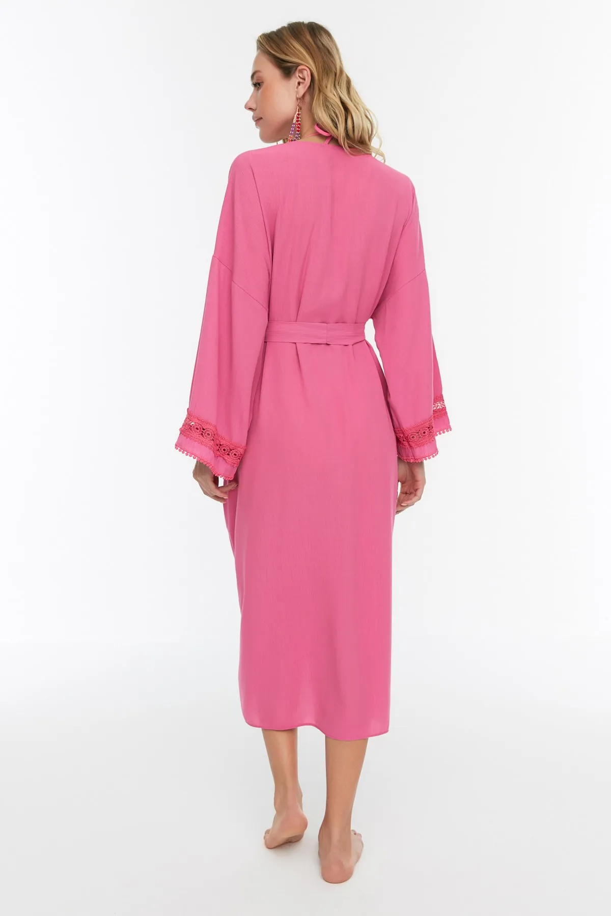 Trendyol Collection  Rosafarbener Midi-Kimono und -Kaftan aus 100 % Baumwolle mit Gürtel und Webband-Zubehör TBESS21KM0008