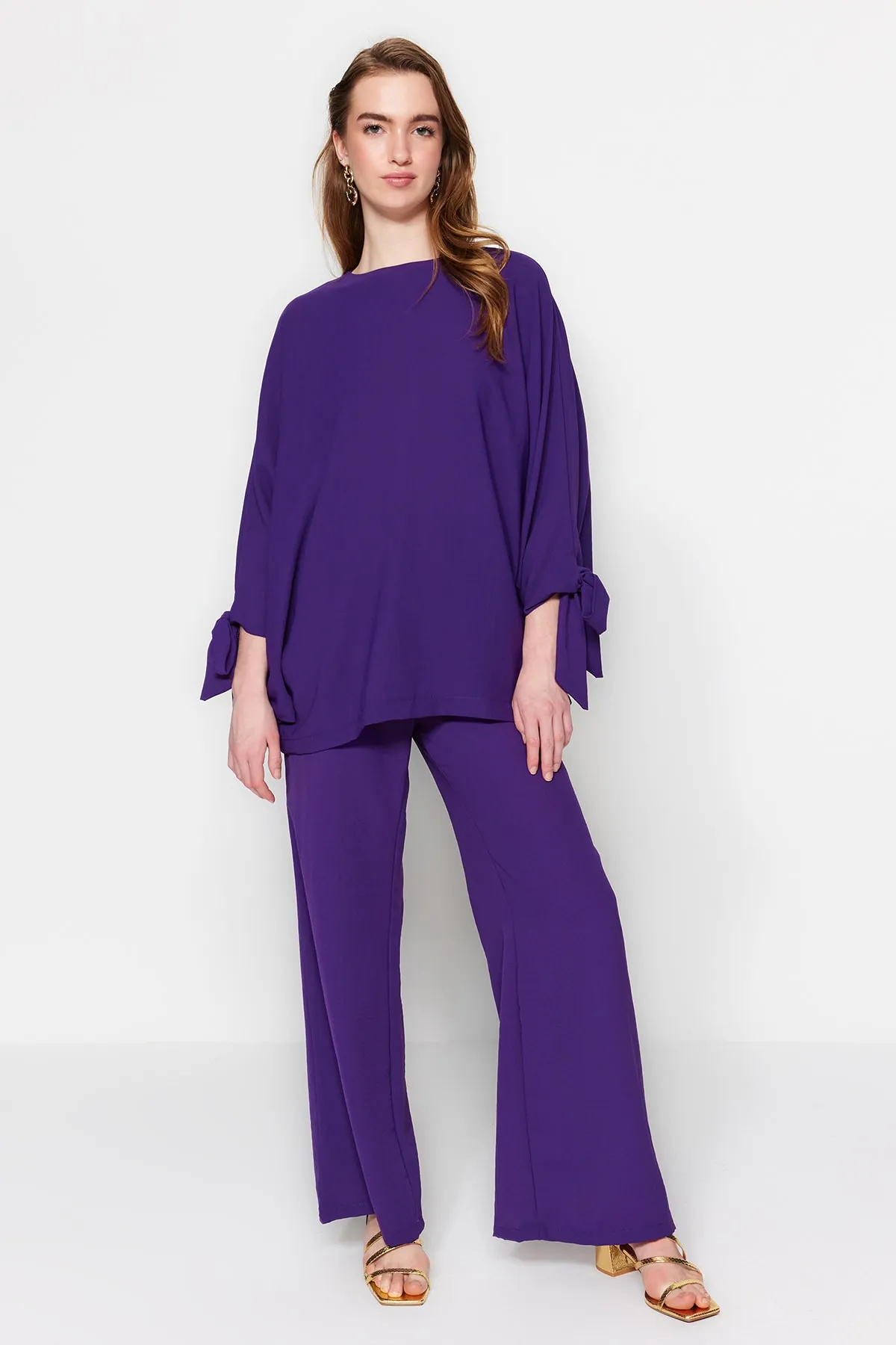 Trendyol Modest  Lilafarbenes Aerobin-Tunika-Hosen-Set aus gewebten Fledermausärmeln TCTSS23US00043