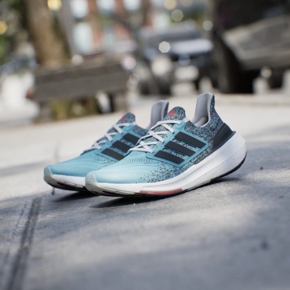 adidas Ultraboost Light IE1694 / blau