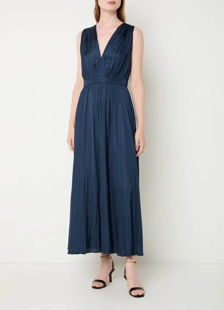 Vestido midi de satén de Maje con escote en V