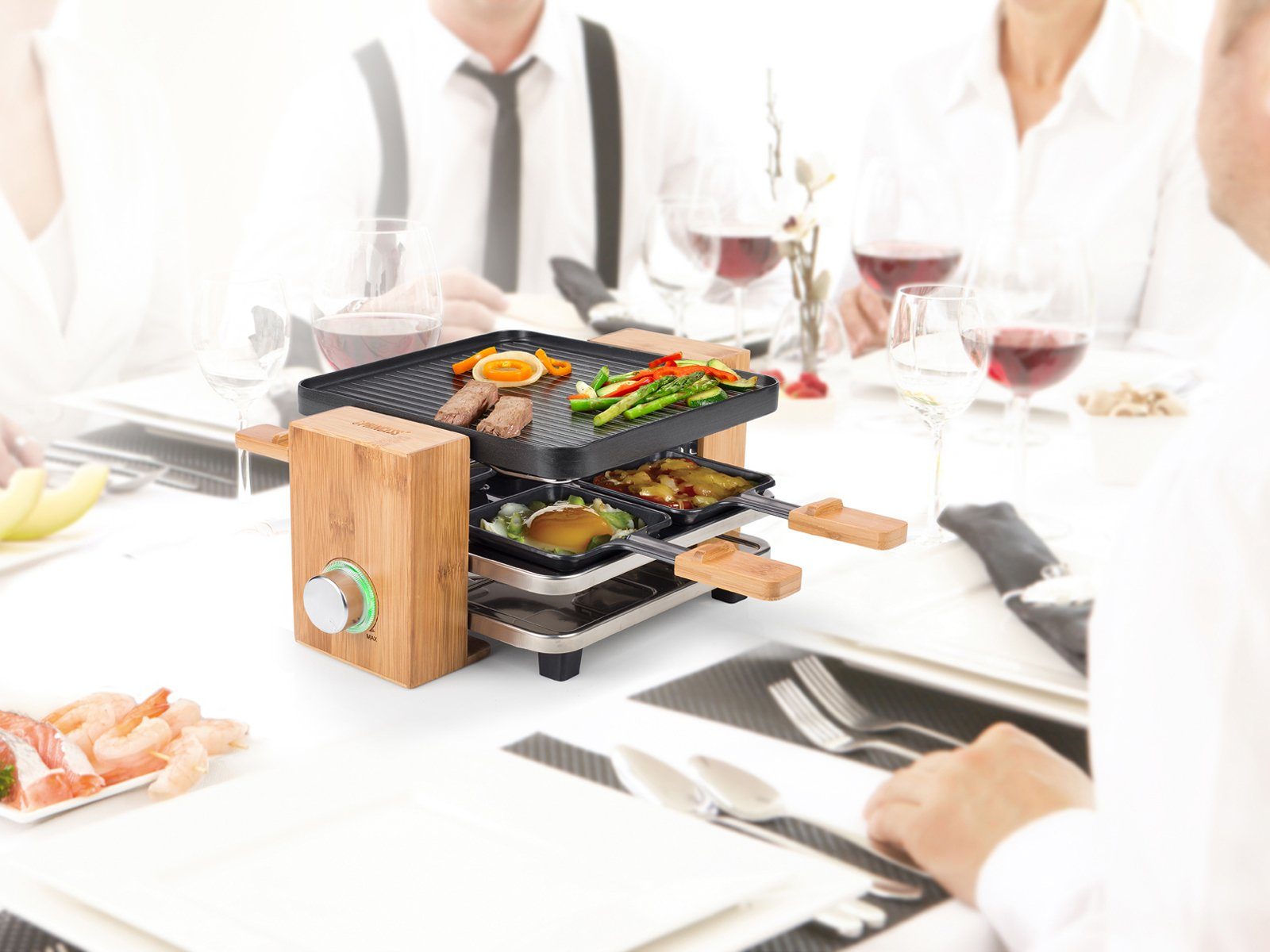 PRINCESS Raclette, 800 W, Kleiner Bambus Design Tischgrill für 2-4 Personen, Pfännchen Parkdeck