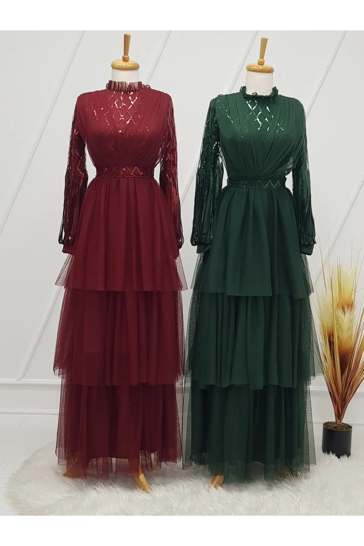 Modamorfo  Abendkleid aus Tüll mit Pailletten und Ärmeln
