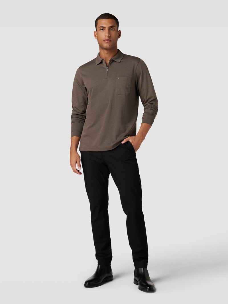 Poloshirt mit kurzer Reißverschlussleiste in taupe