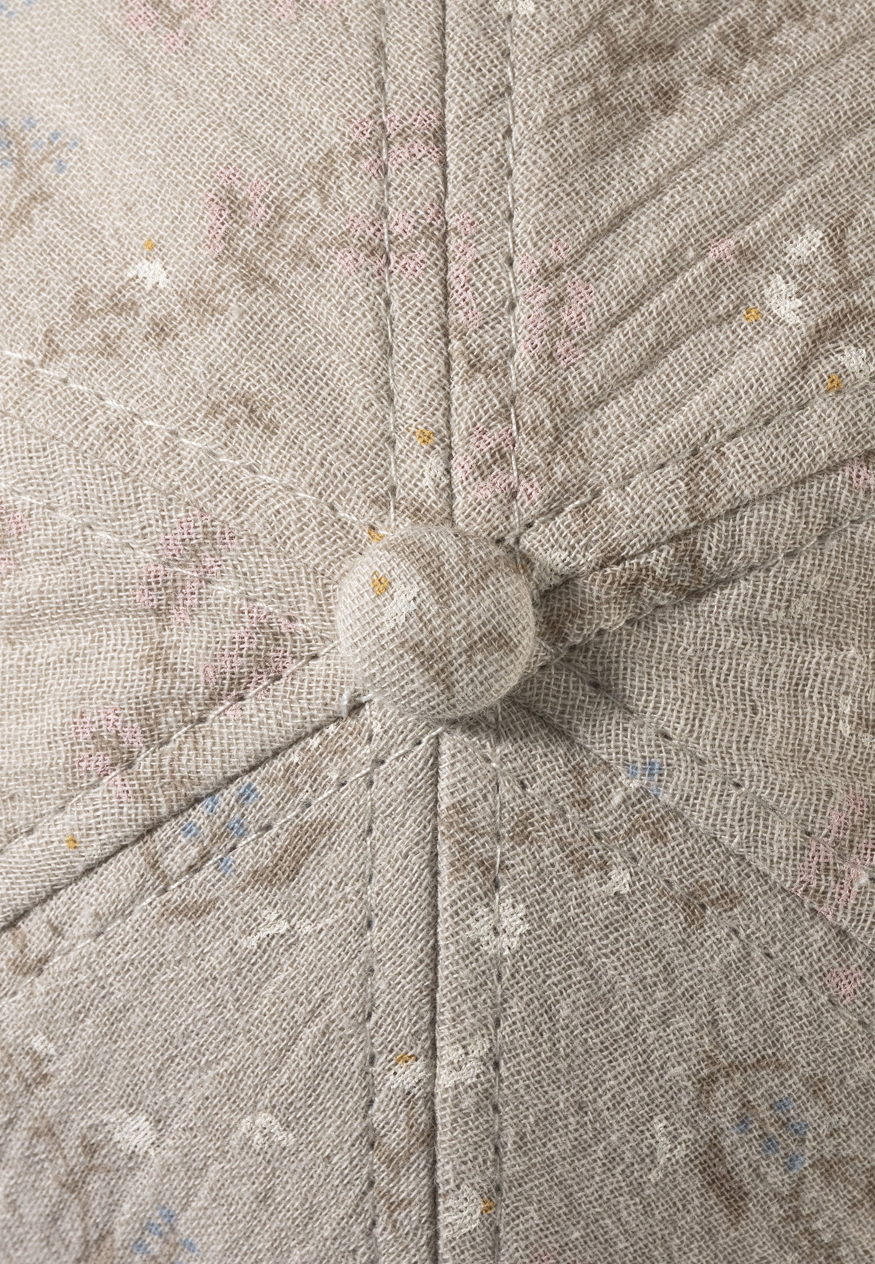 Baseballcap bedruckt mit floralem Muster in beige