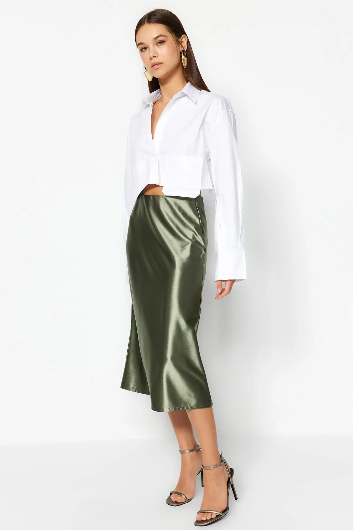 Trendyol Collection  Grüner Premium Satin A-Linien/Glockenform Midi Strickrock TWOAW24ET00088