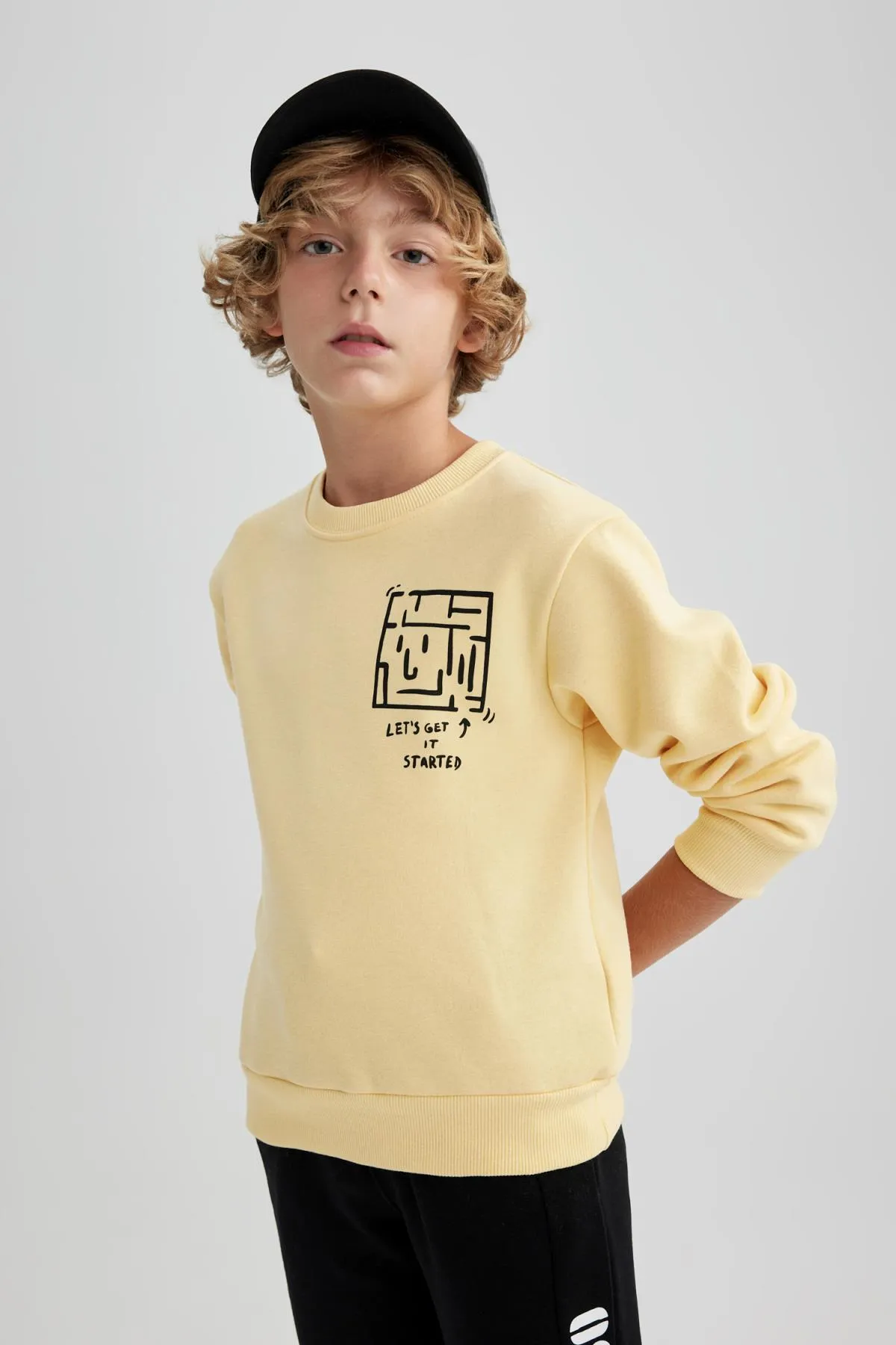 DeFacto  Dickes Sweatshirt mit normaler Passform und Rundhalsausschnitt für Jungen