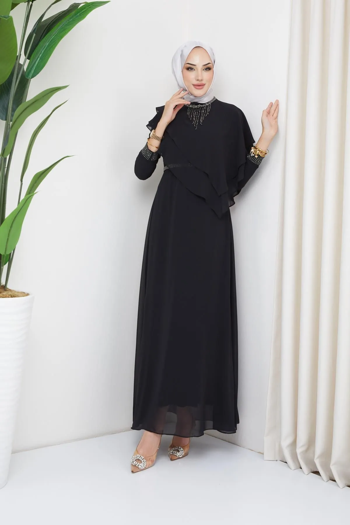 Olcay  Abendkleid aus Chiffon mit Hijab und Steinen sowie Schwungraddetails, SCHWARZ 1651