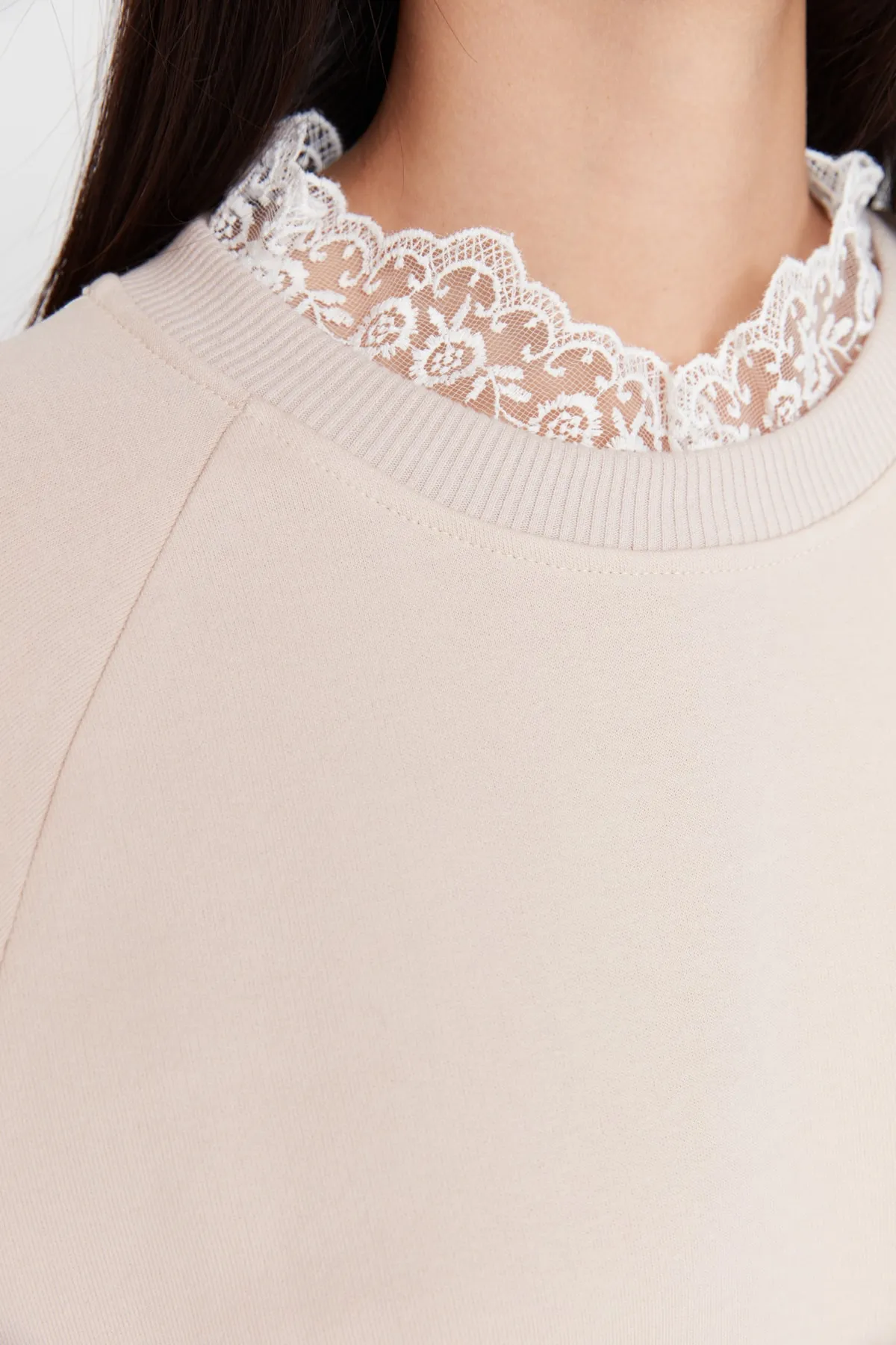 Trendyol Modest  Beige Stricktunika mit Spitzenkragen TCTAW23UK00055