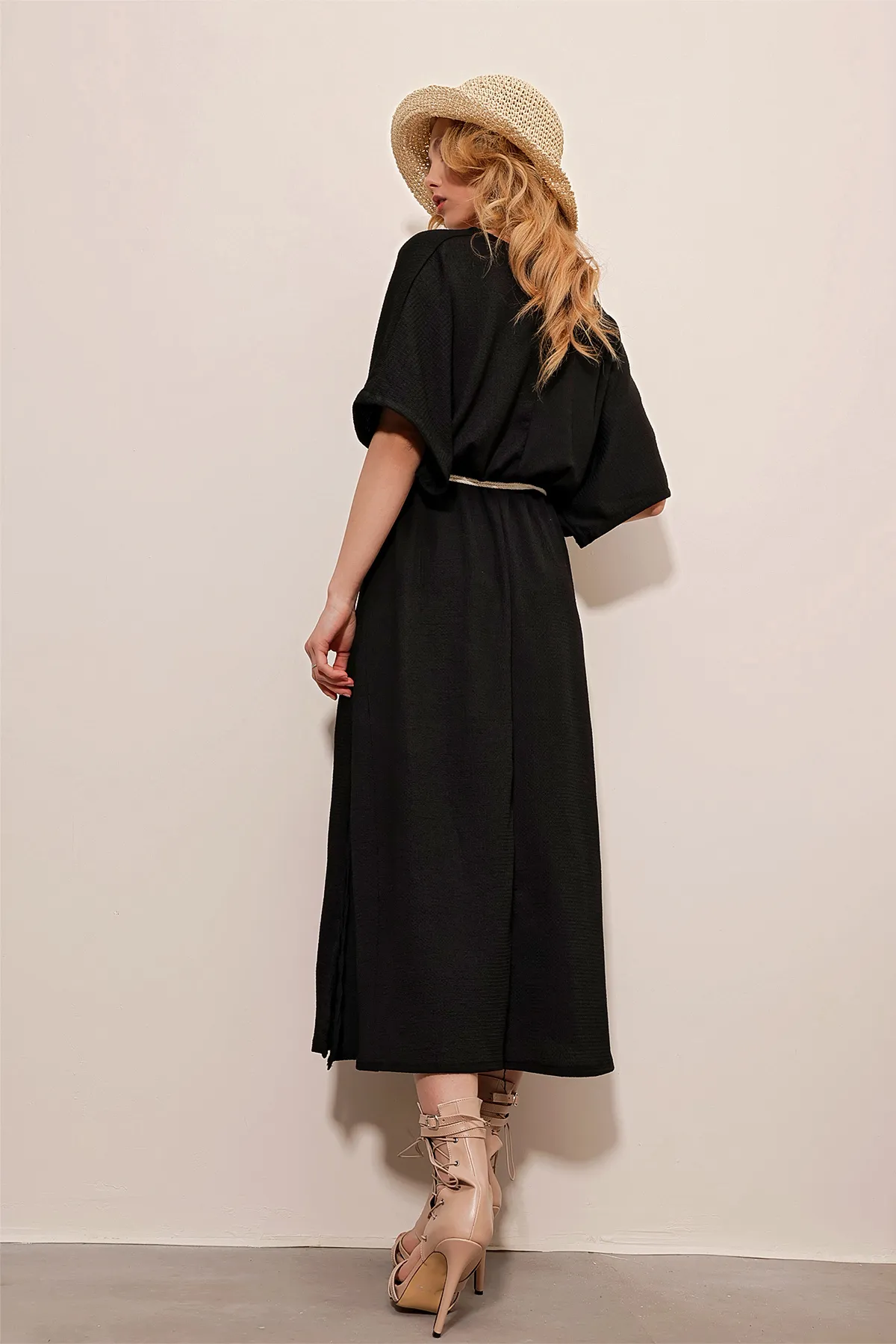 Trend Alaçatı Stili  Schwarzes zweireihiges Damen-Midikleid mit Kragen, Taille und Gürtel ALC-X10095