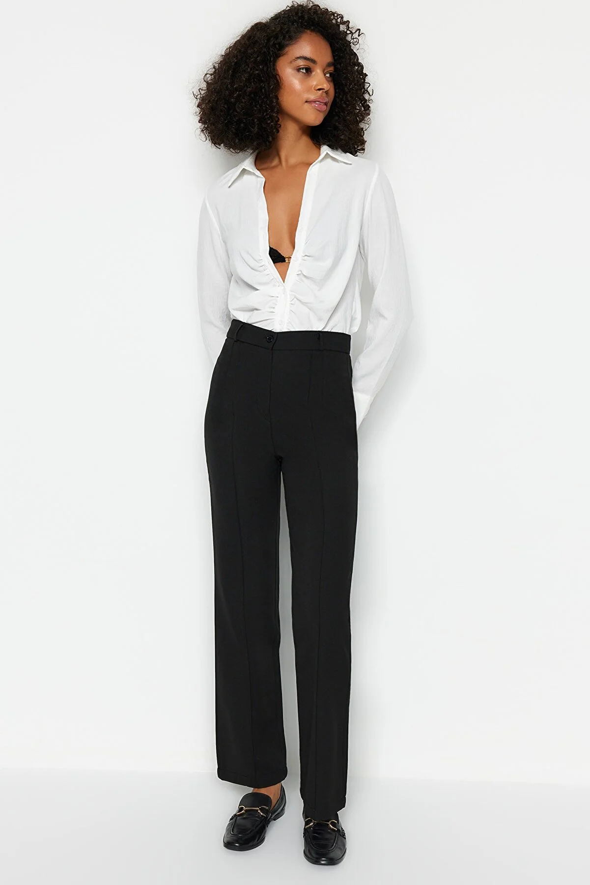 Trendyol Collection  Schwarze, gerade geschnittene, gerippte, genähte Webhose mit hoher Taille TWOSS21PL0093