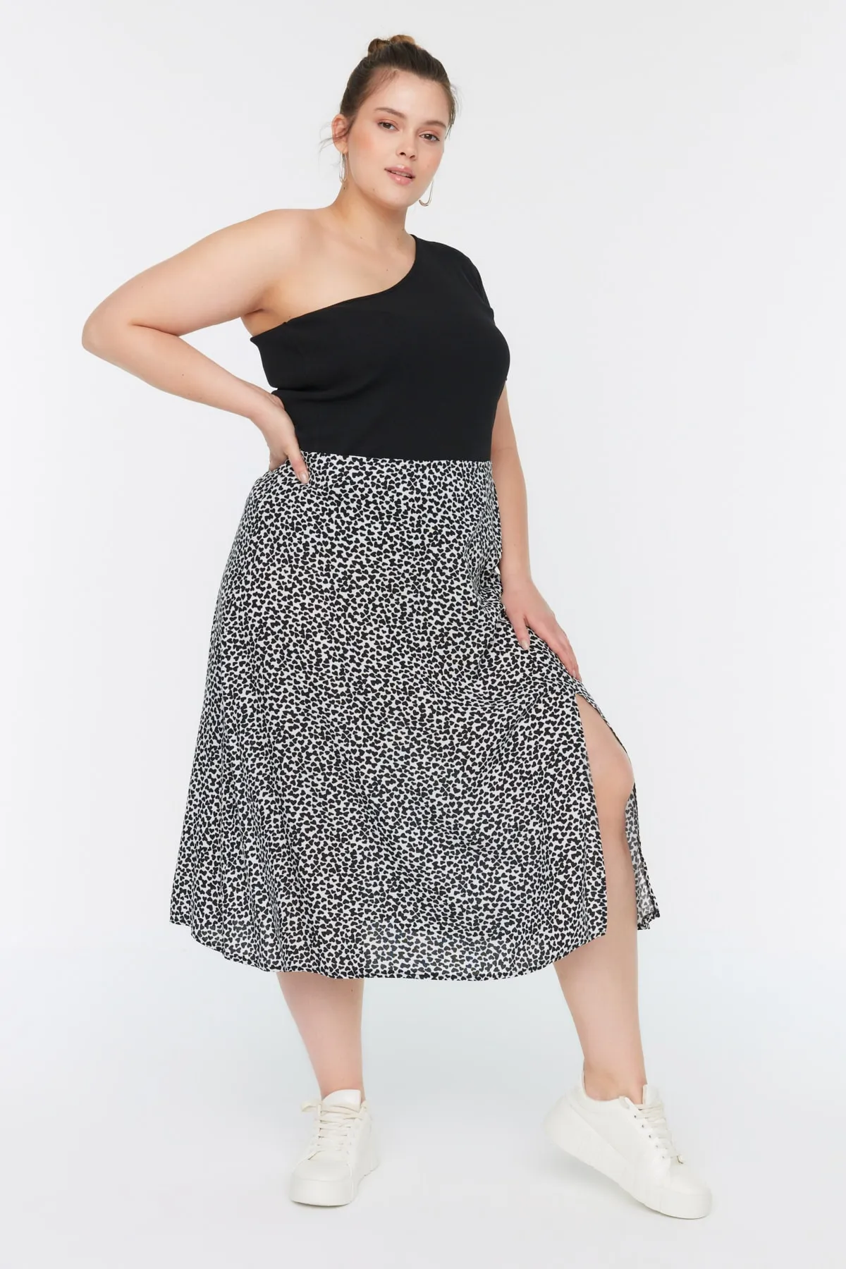 Trendyol Curve  Schwarzer Rock aus gewebter Viskose mit Schlitz TBBSS22AZ0001