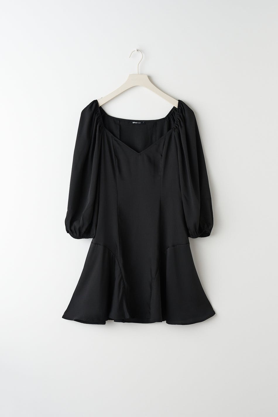 Kia dress