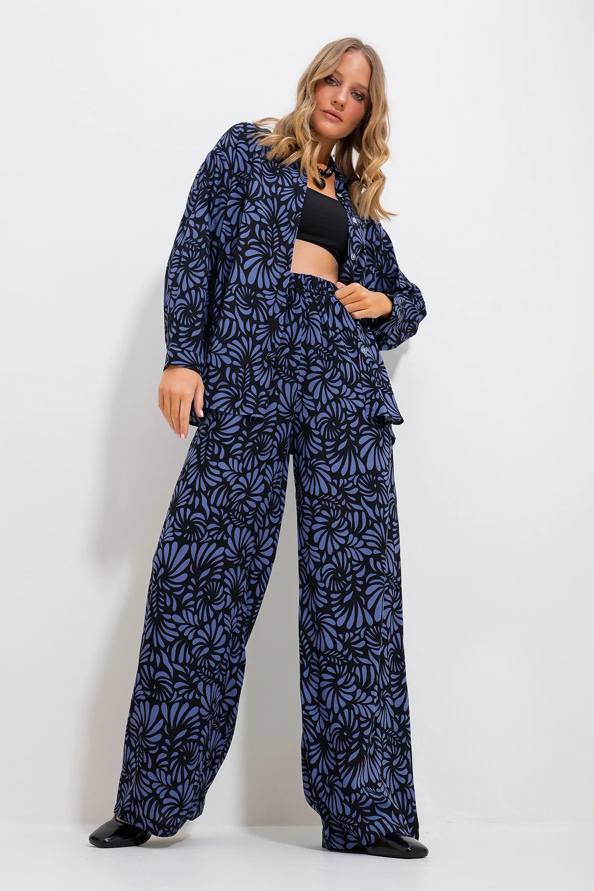 Trend Alaçatı Stili  Damen Set aus gemustertem Hemd und Hose in Mitternachtsblau, Oberteil und Webware, Alc-X11749