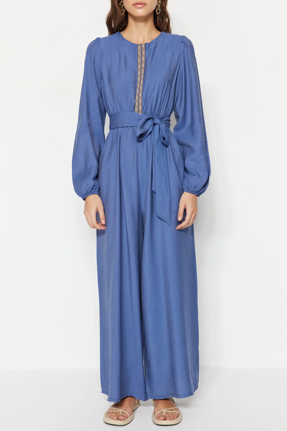 Trendyol Modest  Indigofarbener, gewebter Overall mit weitem Bein und Gürtel und Streifendetails TCTSS23TL00012