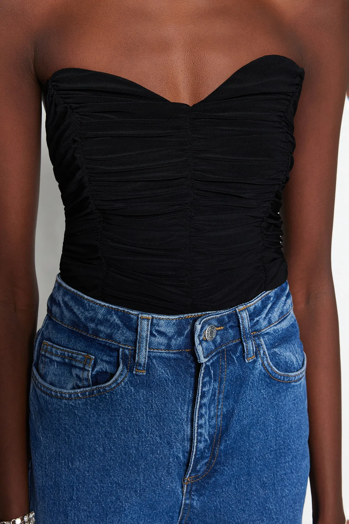 Trendyol Collection  Schwarzer gefütterter Strick-Body mit Druckknöpfen TPRSS23BD00027