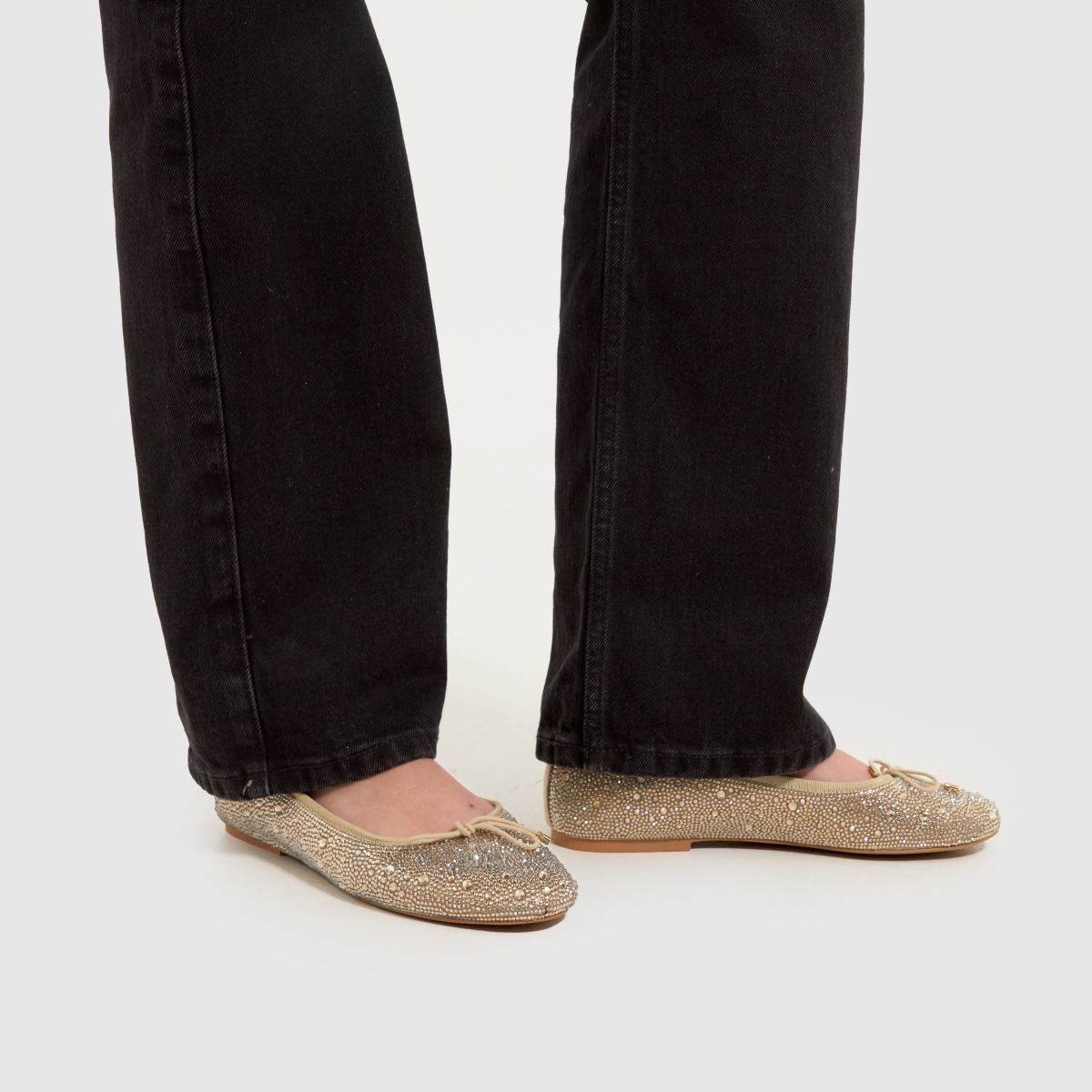 Steve Madden – Guldfärgade ballerinaskor med blommönster och blingmönster