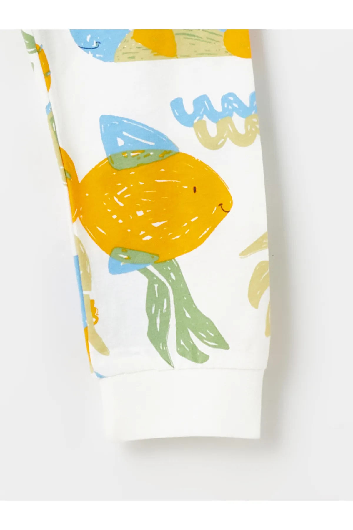 LC Waikiki  Bedrucktes Pyjama-Set für Babys mit Rundhalsausschnitt und langen Ärmeln, 2-teilig