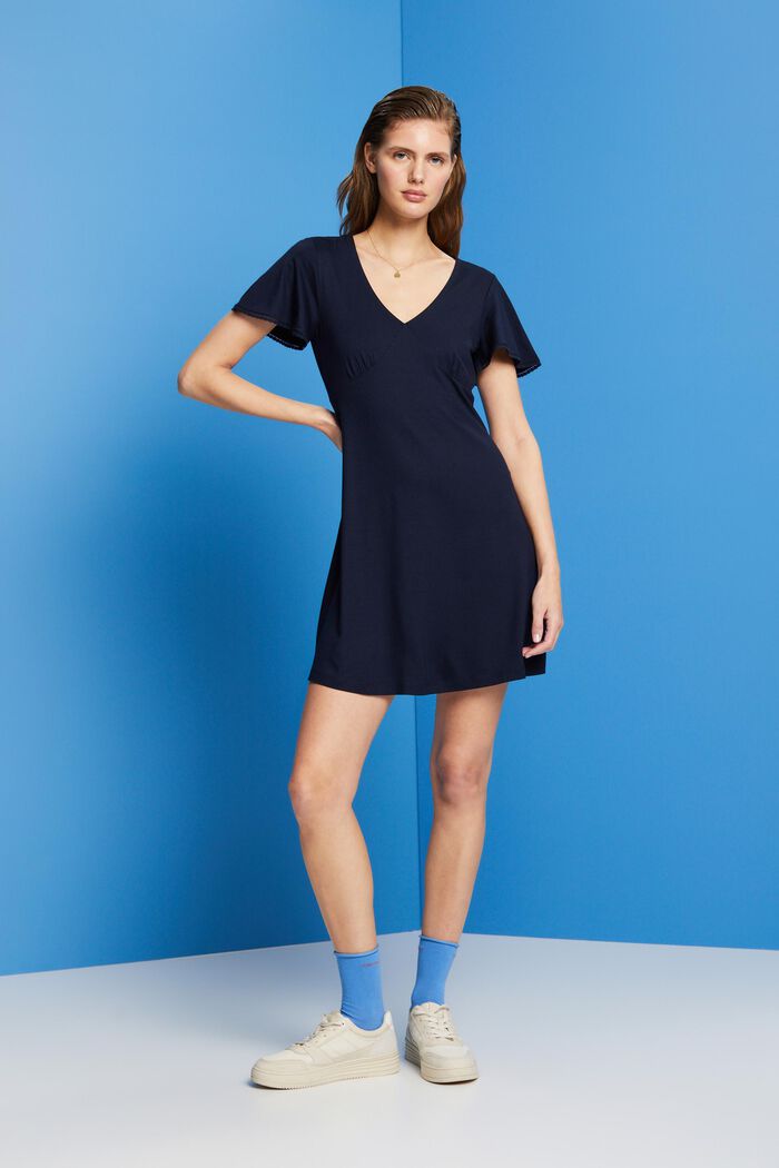 Jerseykleid mit Trichterärmeln
