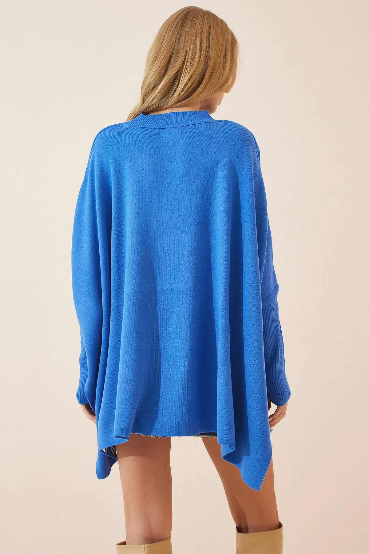 Happiness İstanbul  Kräftiges blaues Oversize-Poncho-Sweatshirt mit Seitenschlitz für Damen YY00005